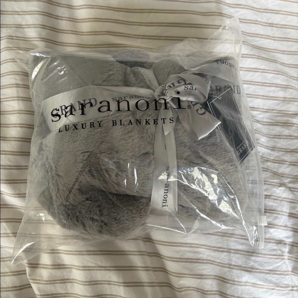 Saranoni Throw Pillow Cover